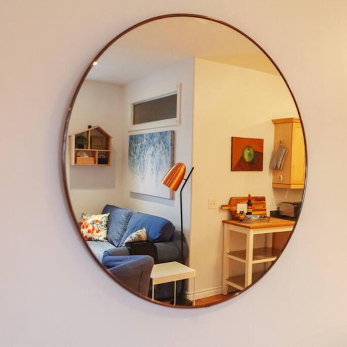 Appartement Large Upstairs Flat In Downtown Century Building à Belleville Extérieur photo