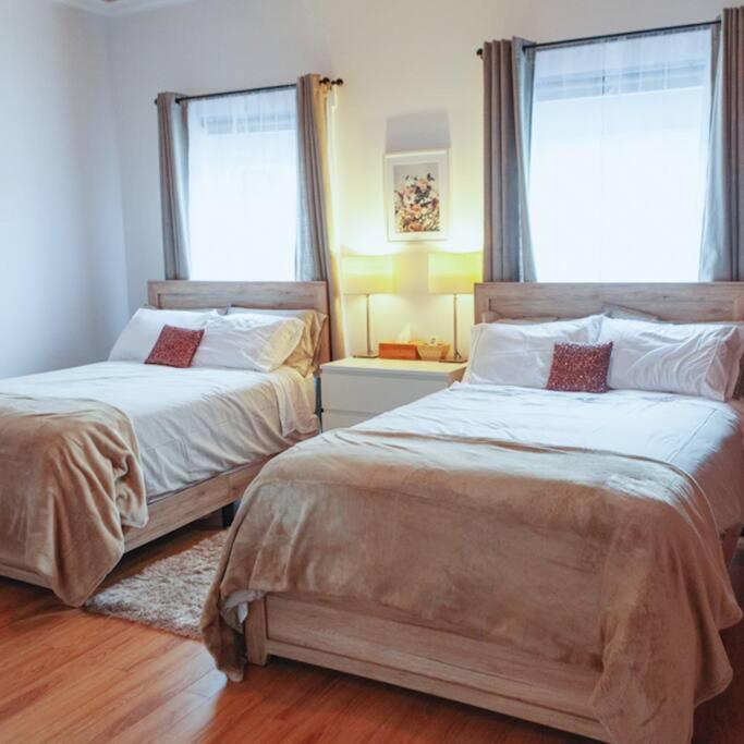 Appartement Large Upstairs Flat In Downtown Century Building à Belleville Extérieur photo
